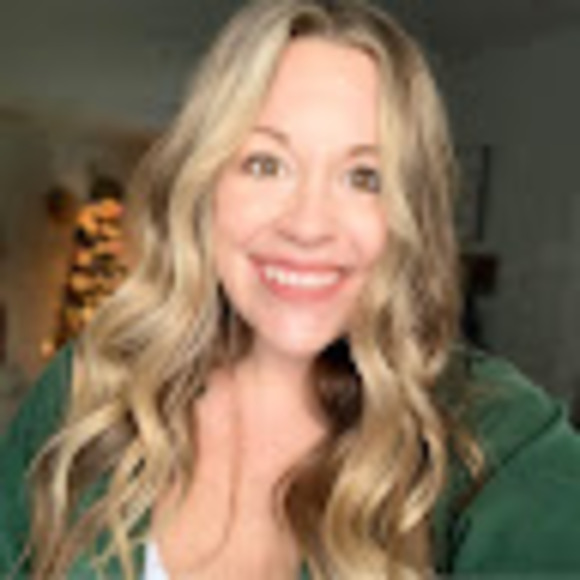 Meet your Posher, Alyssa - Picture 1 of 1